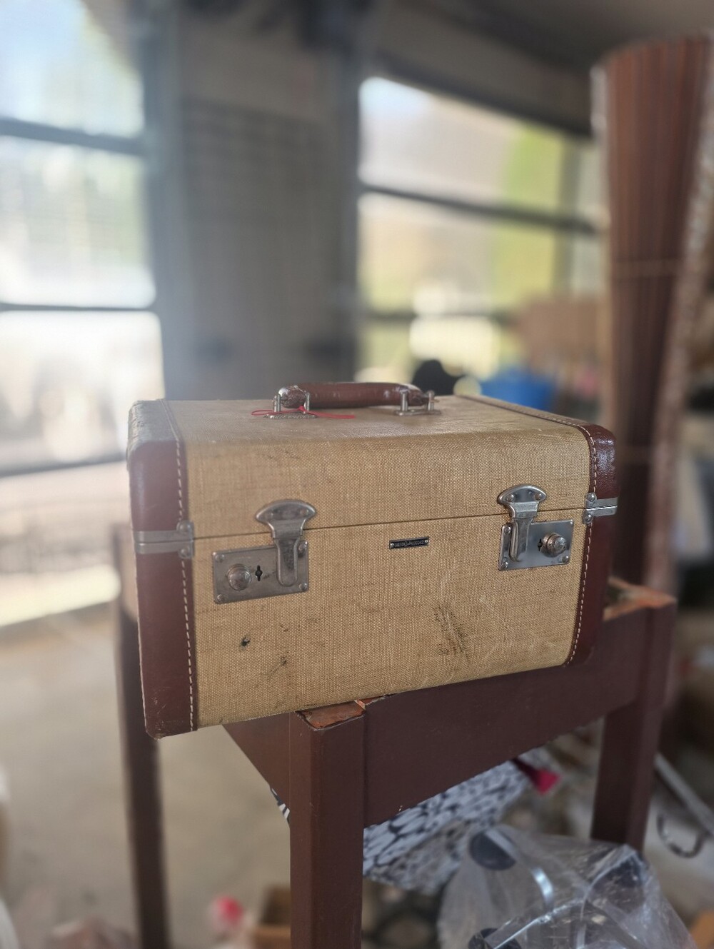 Vintage Carson Quality Luggage Train Case Vanity Case Mirror Leather Trim